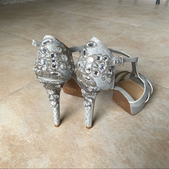 Gianni Bini Silver Sparkle Heels - Picture 2 of 4